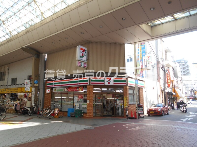 コンビニ　セブンイレブン大阪ナインモール九条店（コンビニ）まで182m