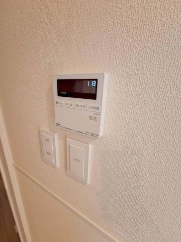 その他設備　給湯器リモコン