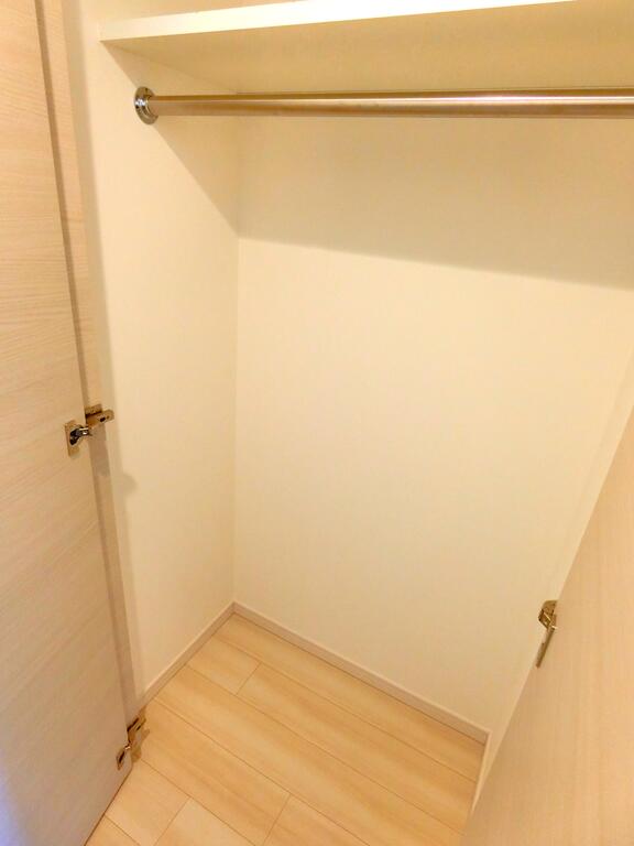 収納　お部屋には2面のクローゼットもございます。