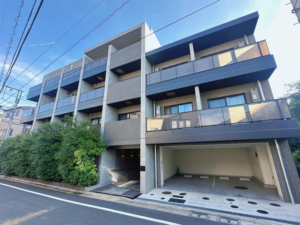 建物外観　2020年築のRC造マンションです。