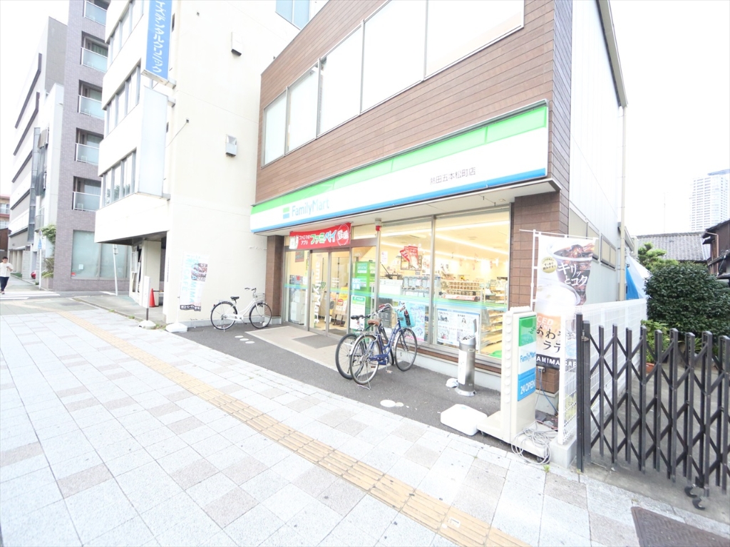 コンビニ　ファミリーマート 熱田五本松町店（コンビニ）（コンビニ）まで380m