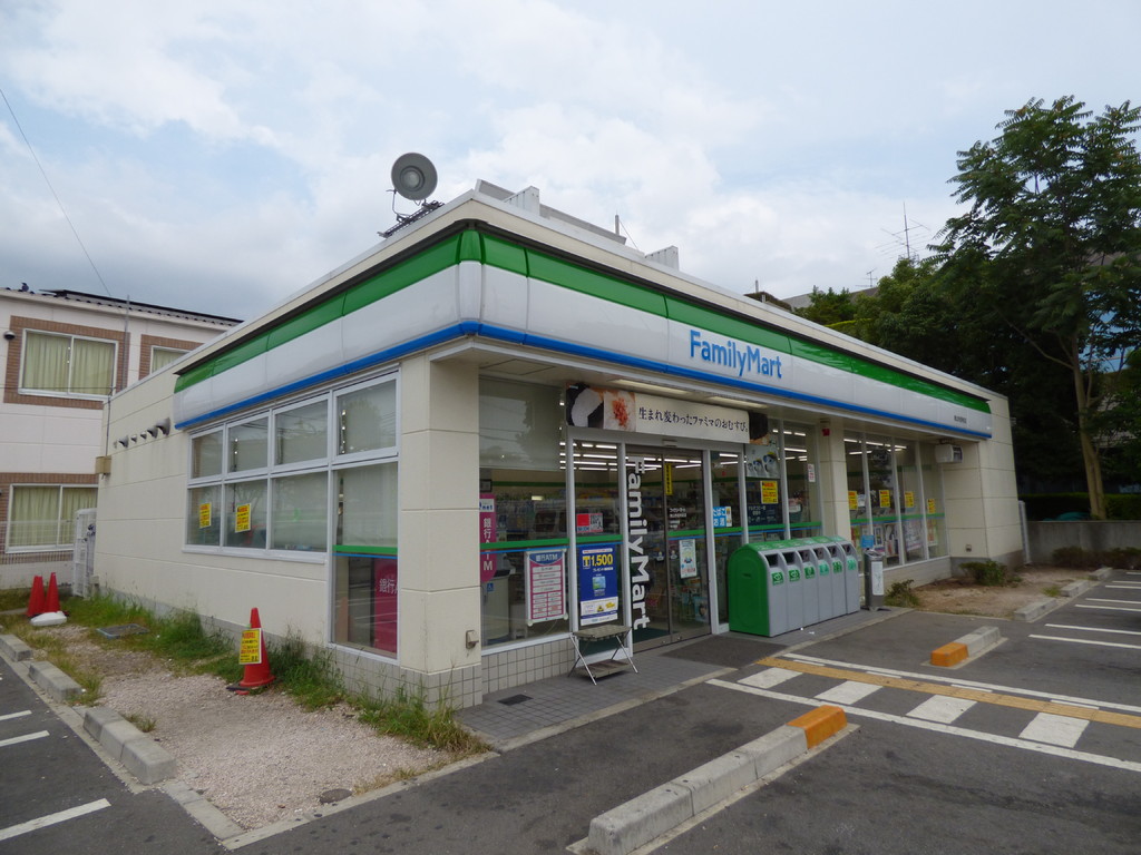 コンビニ　ファミリーマート大阪狭山市役所前（コンビニ）まで473m