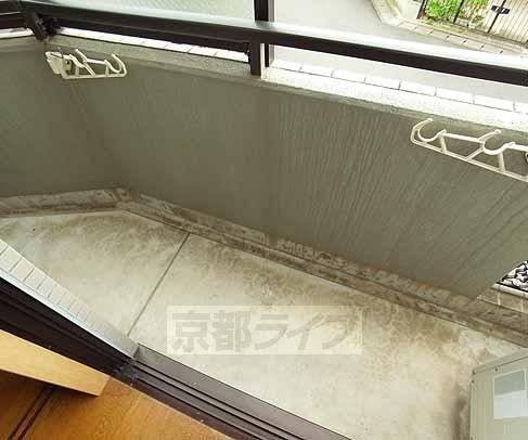 バルコニー　洗濯物はこちらへ