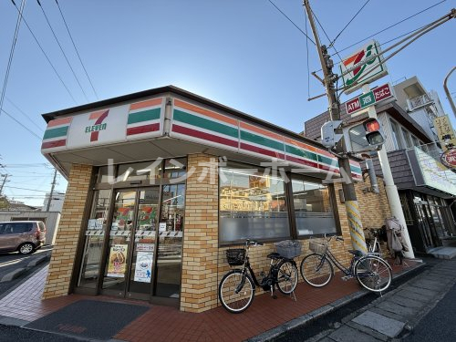 コンビニ　セブンイレブン（コンビニ）まで596m