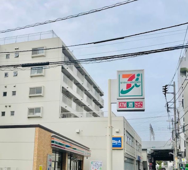 コンビニ　セブンイレブン 足立綾瀬2丁目店（コンビニ）まで879m