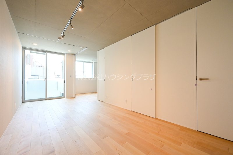 居室・リビング　※写真は303号室