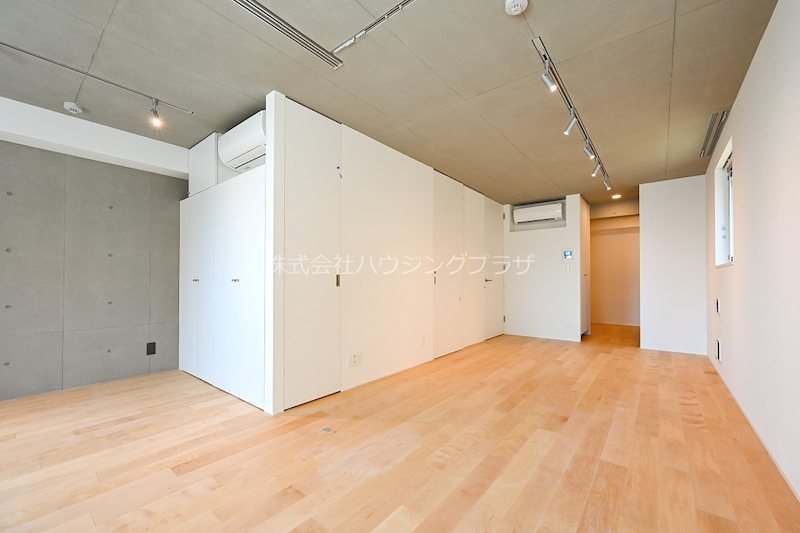 居室・リビング　※写真は303号室
