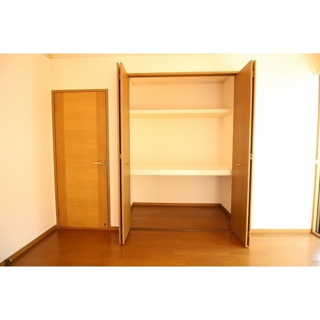 収納　写真は別の部屋のものです