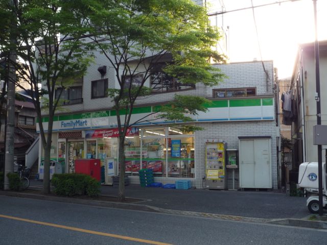 コンビニ　ファミリーマート（コンビニ）まで260m