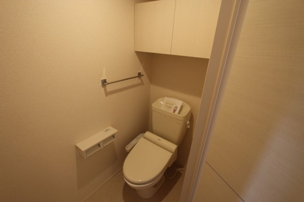 トイレ　温水シャワー付きトイレです