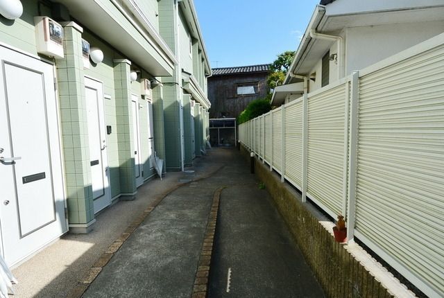 エントランス　★お洒落な外観で２階もプライベート階段です★