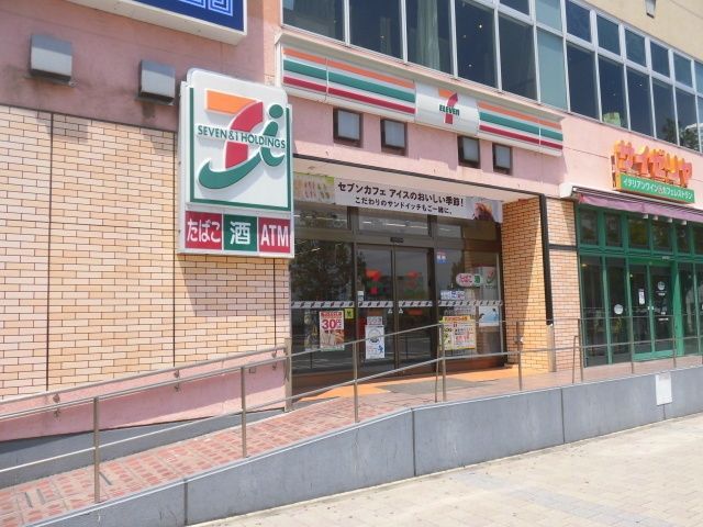 コンビニ　セブンイレブン横浜東戸塚駅西口店（コンビニ）まで405m