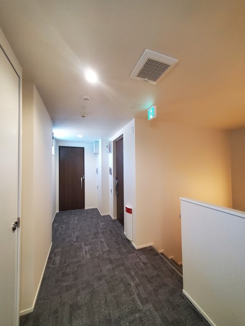 ロビー　ホテルライク仕様の共用廊下です♪