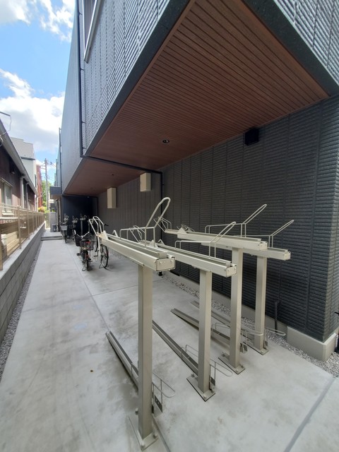 その他共有部分　屋根付きの駐輪場です♪