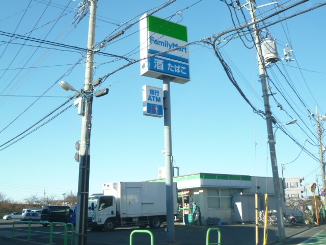 コンビニ　ファミリーマート西大泉四丁目店（コンビニ）まで107m
