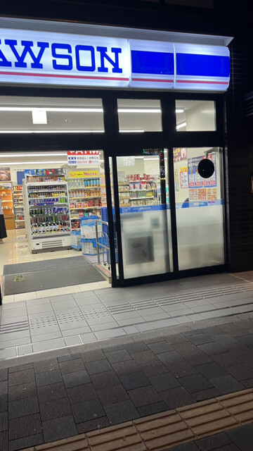 コンビニ　ローソン東新宿明治通店（コンビニ）まで262m