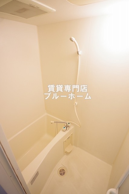 バス・シャワールーム　浴室広々！