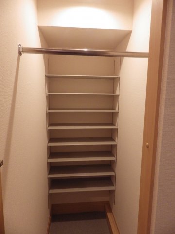 玄関　※同物件別室参考写真