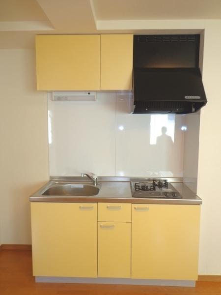 キッチン　同物件、別室の写真です。
