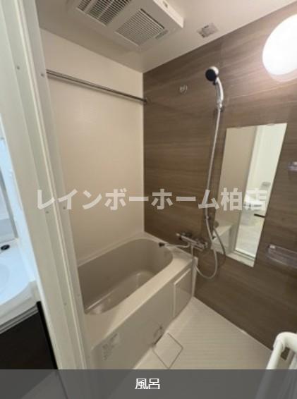 バス・シャワールーム　浴室乾燥機があります