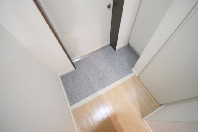 玄関　※同建物の類似写真となります。