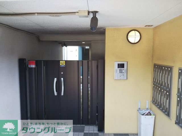 エントランス　オートロックゲート付き。