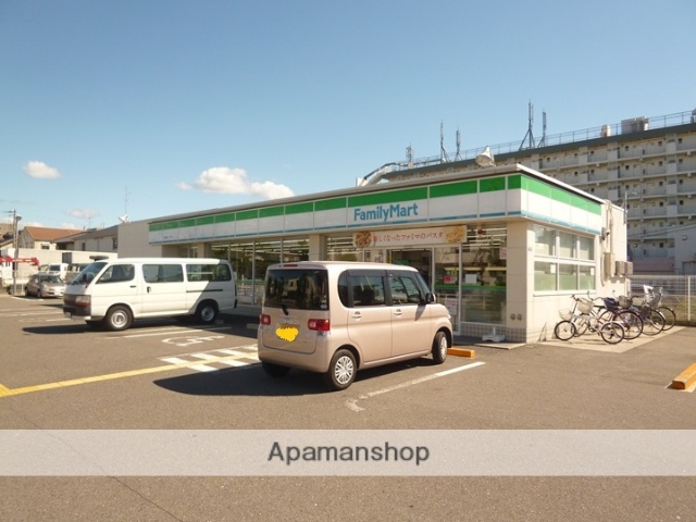 コンビニ　ファミリーマート忠岡東一丁目店（コンビニ）まで562m