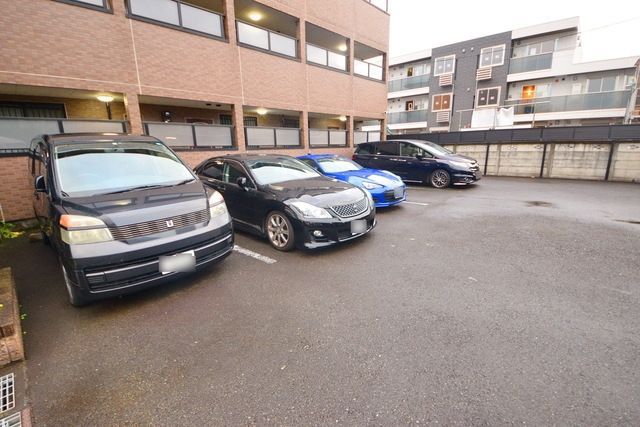 駐車場　タウンハウジング府中店まで共用
