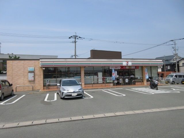 コンビニ　セブンイレブン（コンビニ）まで600m