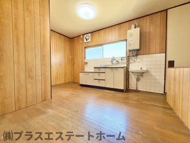 東垂水2丁目戸建の居間写真