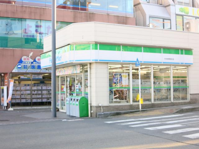 コンビニ　ファミリーマート（コンビニ）まで297m