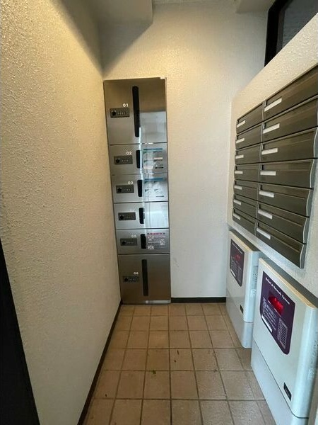 エントランス　便利な宅配ボックスが完備！