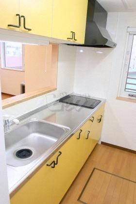 キッチン　作業台との一体感が嬉しいシステムキッチン付きです♪