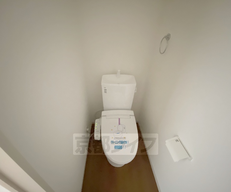 トイレ　１階の洗浄機能付きトイレです。２階にもトイレがあります。