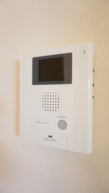 セキュリティ　来訪者の姿を確認できるＴＶモニター付インターホン設置済です！