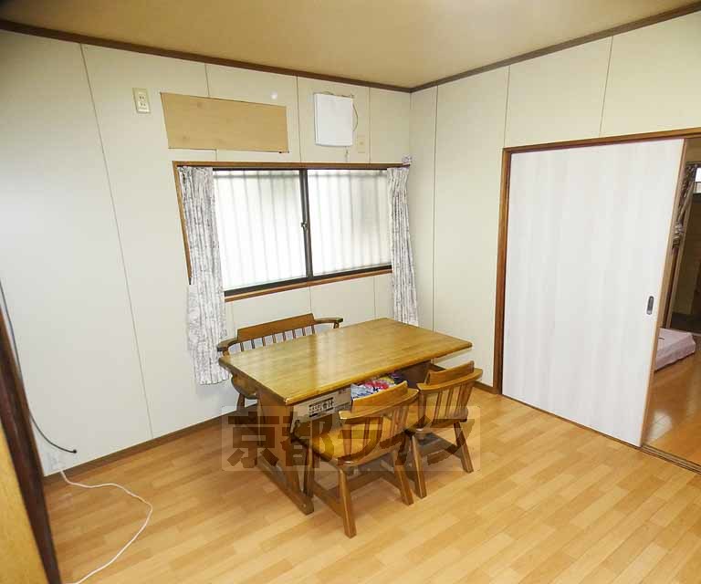 その他　ダイニングテーブルも置けます