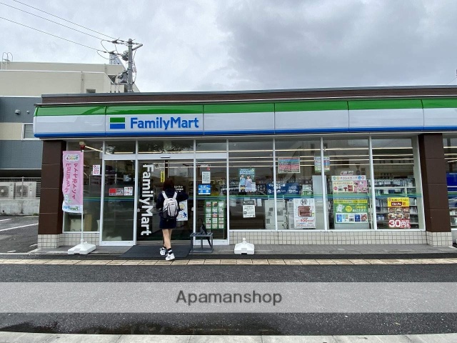 コンビニ　ファミリーマート（コンビニ）まで516m