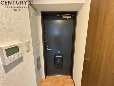 リアライズ逆瀬川の玄関写真