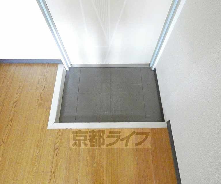 玄関　広いスペースがあります。