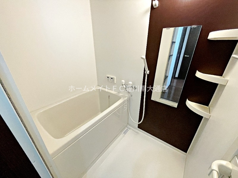バス・シャワールーム　同型別部屋写真（反転）