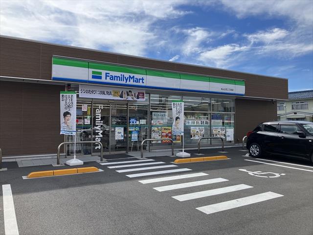 コンビニ　ファミリーマート（コンビニ）まで709m