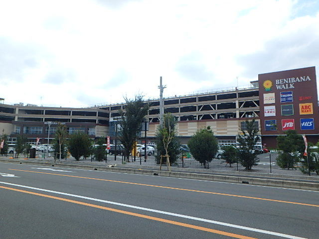 ショッピングセンター　ベニバナウォーク桶川（ショッピングセンター）まで793m