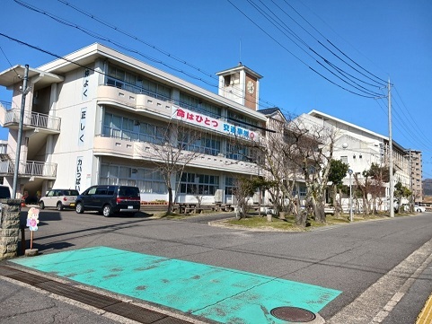 その他　豊岡市立八条小学校まで735m