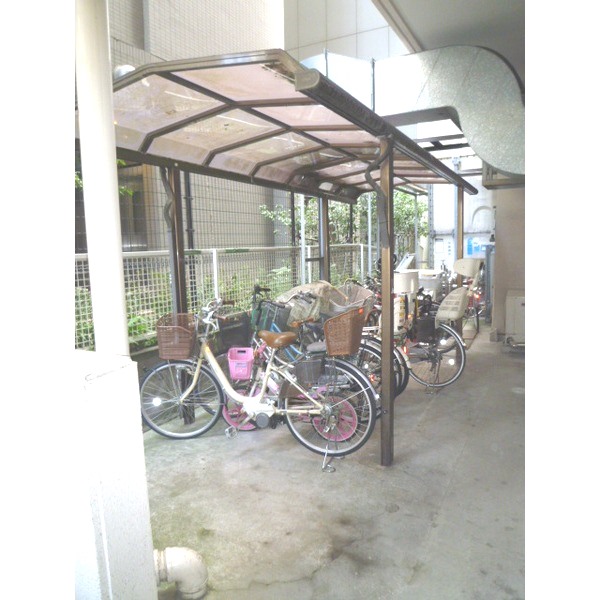 駐車場　屋根付駐輪場