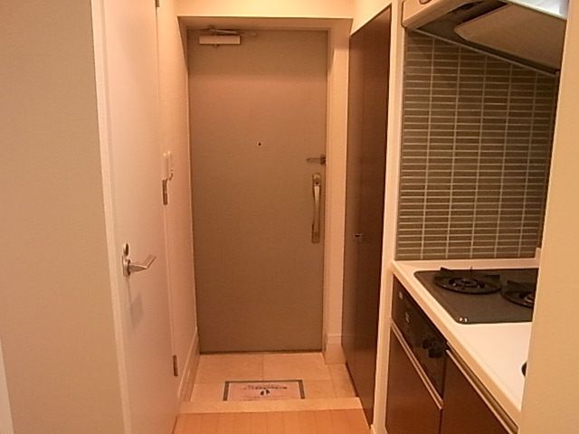 玄関　★下駄箱完備★