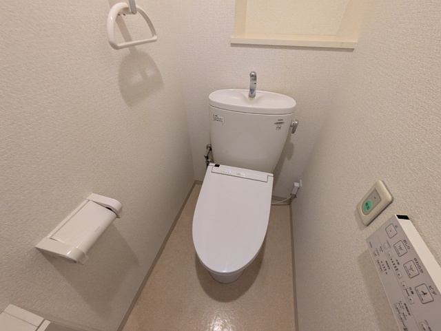 トイレ　※クリーニング前のお写真です