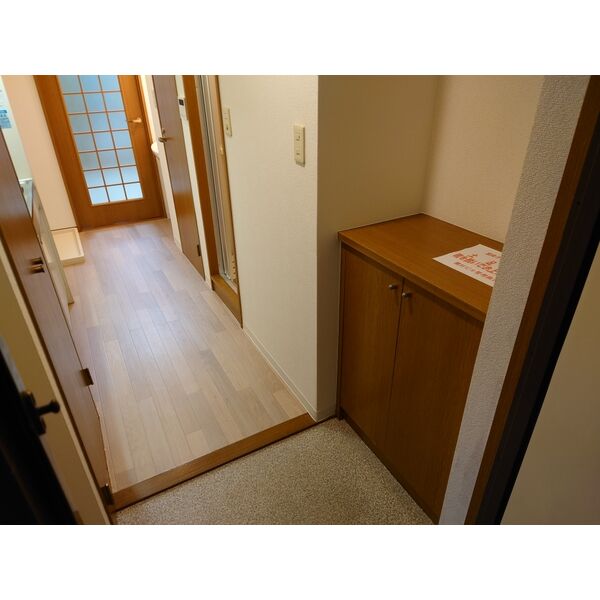 玄関　下駄箱あり