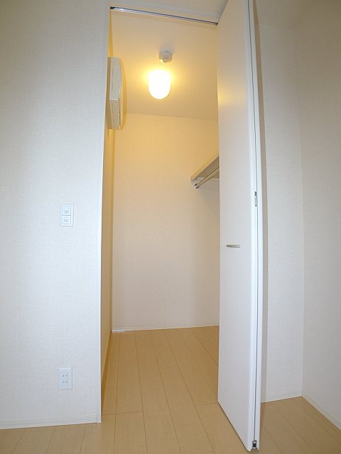 収納　ウォークインクローゼット