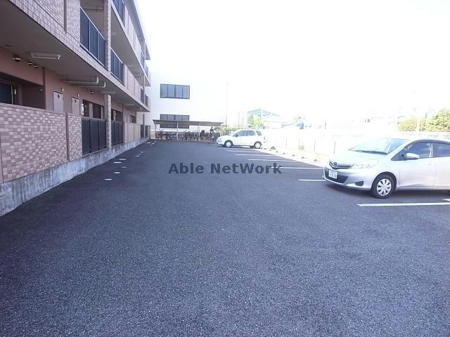 駐車場　駐車場
