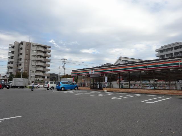 コンビニ　セブンイレブン（コンビニ）まで300m